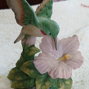 Home Interiors Hummingbird Figurine with Pink and Green Accents